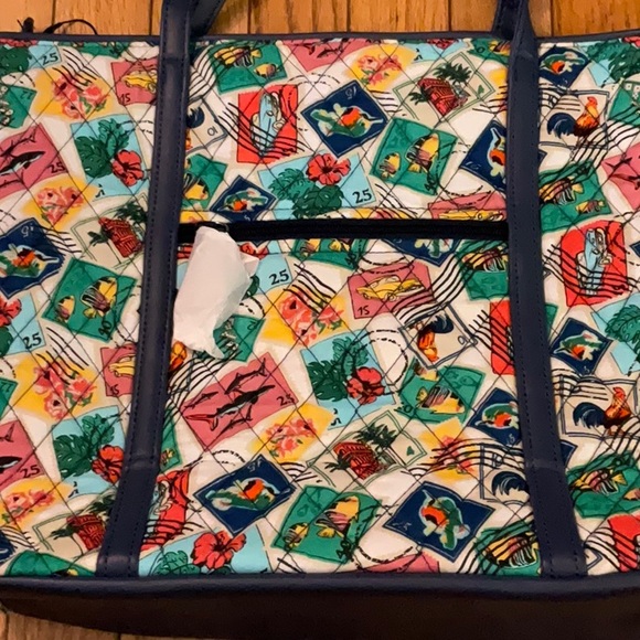 Vera Bradley small Vera tote with faux leather trim. - Picture 4 of 4